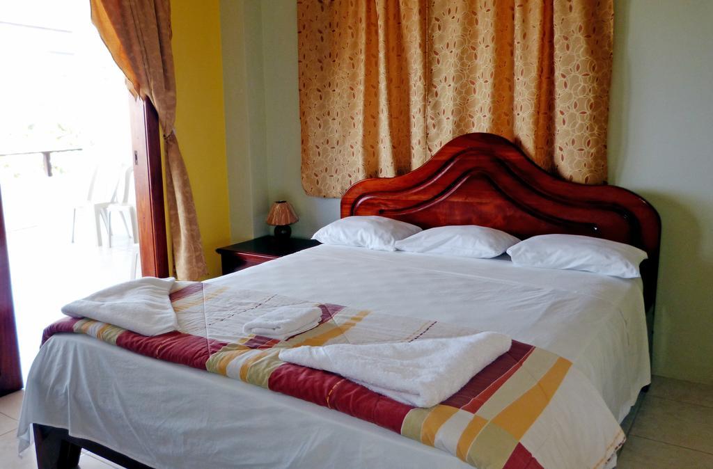 Casa Los Delfines Otel Puerto Villamil Dış mekan fotoğraf